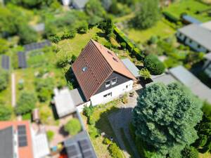 **Frisch renoviert und bezugsfrei | Idyllischer Garten | Garage und Carport** – 4288 Leipzig – Vorschaubild 2