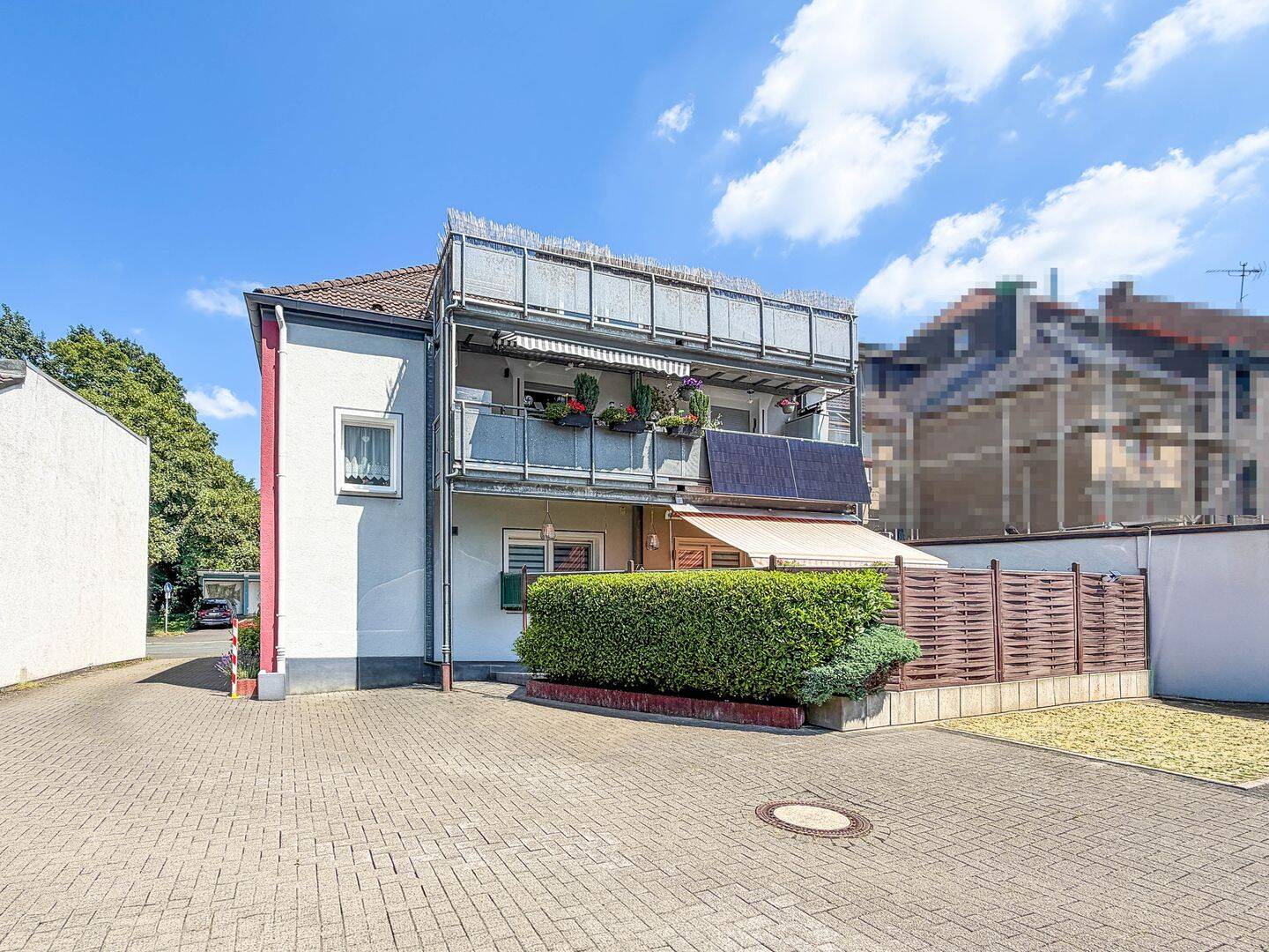 Dreifamilienhaus mit Terrasse und Balkone in Harpen