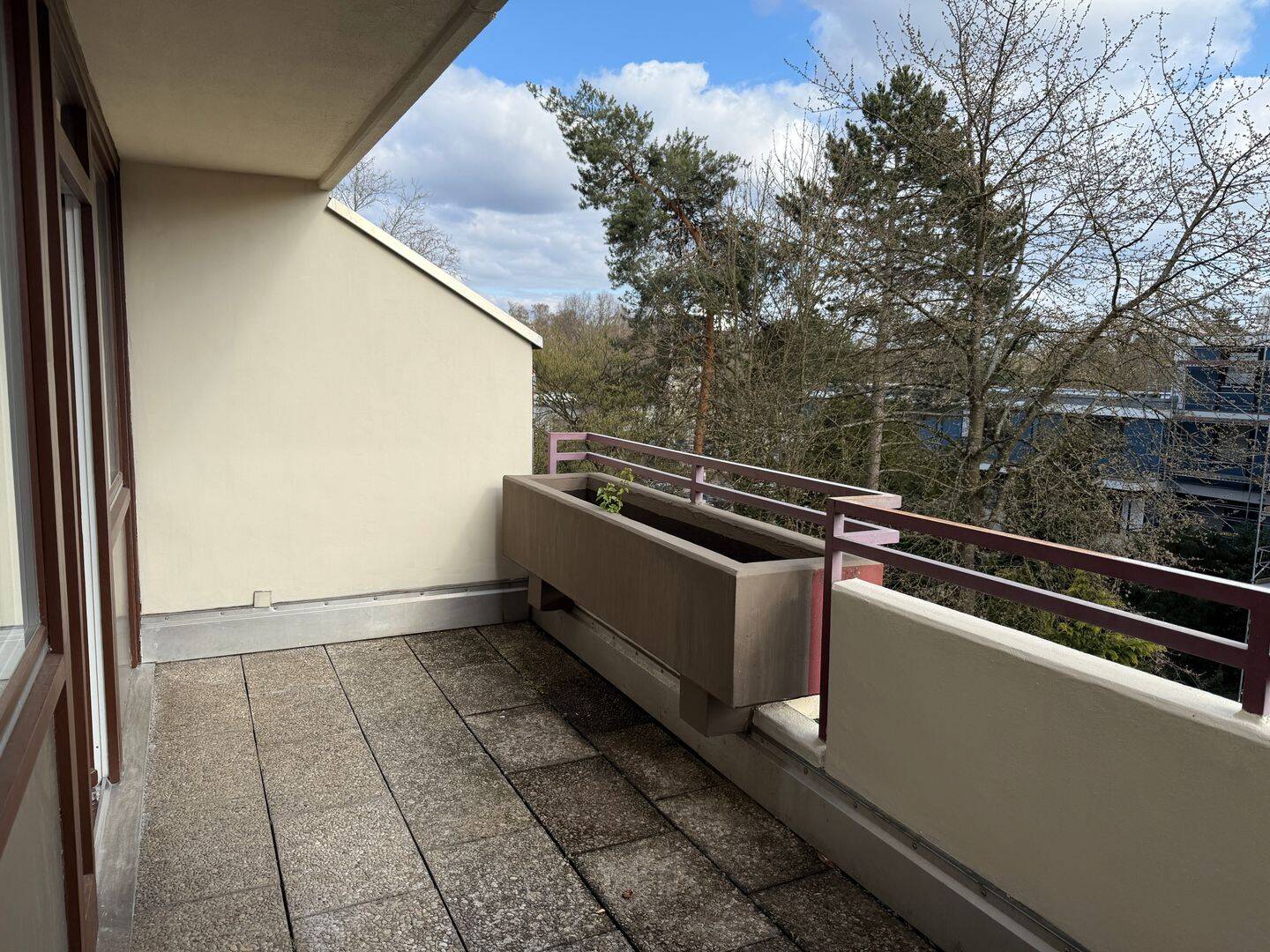 Komfortwohnen inklusive in Langwasser: Sanierte 1-Zimmer-Wohnung mit Balkon, Pool & Sauna