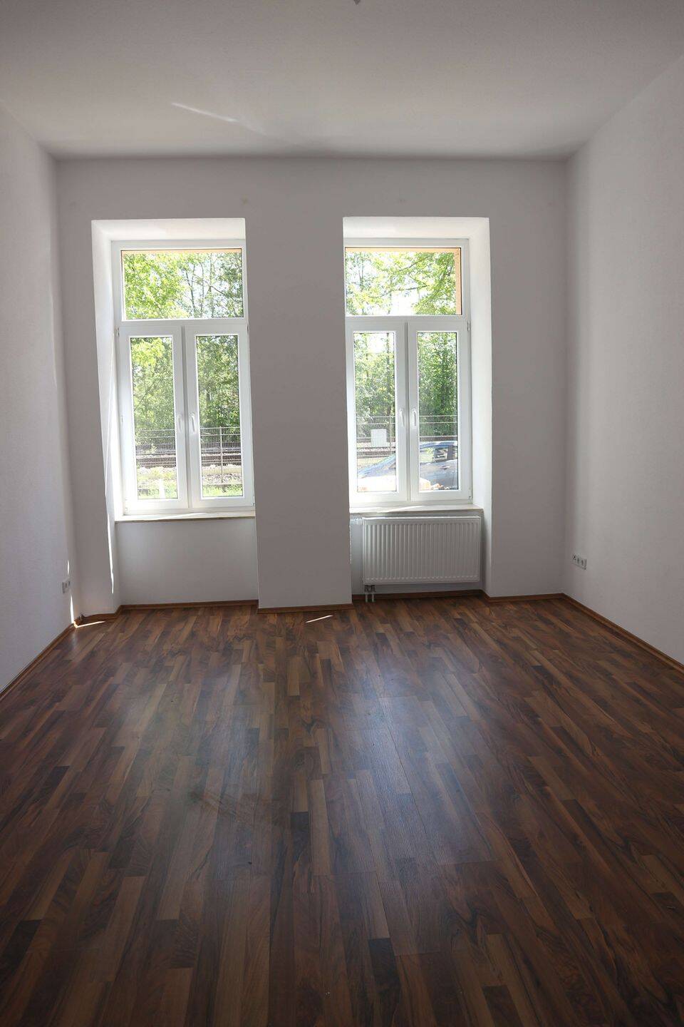 Frei ab sofort - Tageslichtbad mit Eckbadewanne - XXL Wohnzimmer !