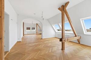 250m² Traumdachgeschoss mit Terrasse im grünen Steglitz