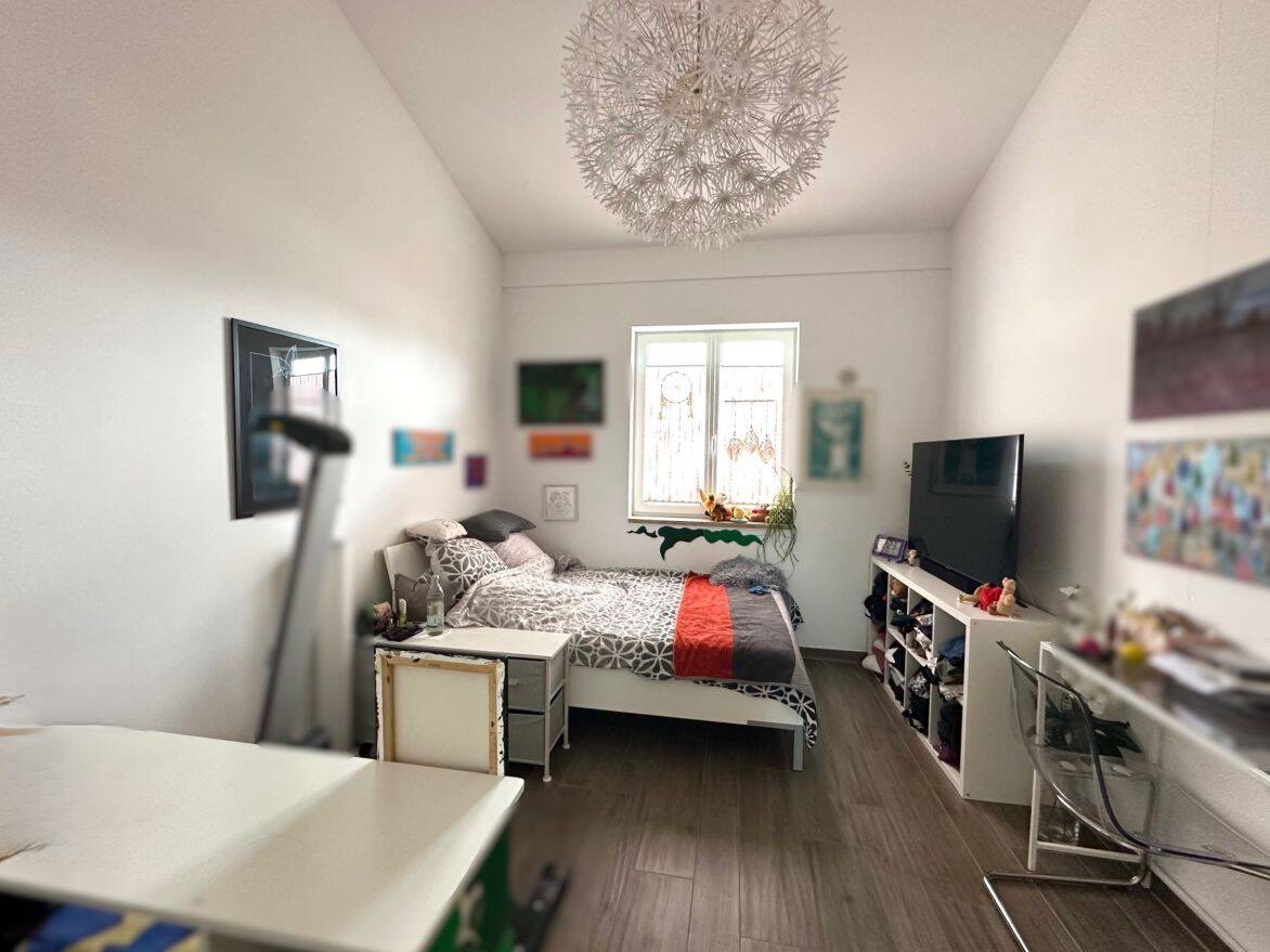 **3-ZIMMER-WOHNUNG MIT - DUSCHBAD EN SUITE UND DACHTERRASSE** – Poing – Vorschaubild 3