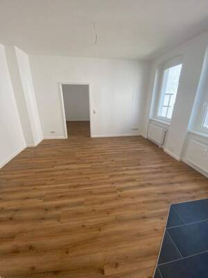 Frisch saniert, Neuer Bodenbelag, Tageslichtbad mit Wanne & Top Ausstattung – 39112 Magdeburg – Vorschaubild 6