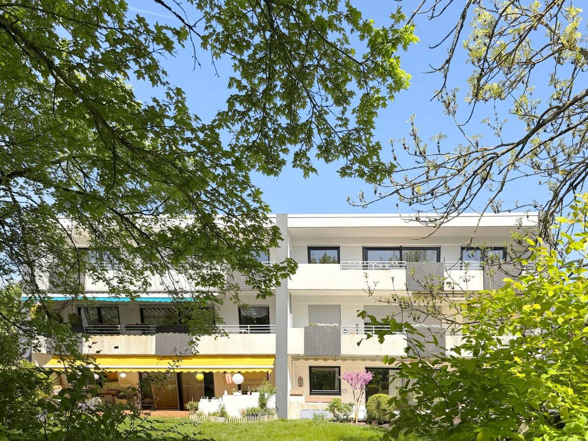 Kassel/Dönche …mit Fernblick Sofort freie, großzügige 3 Zimmerwohnung mit attraktivem großem Balkon und eigener Garage – 34134 Kassel – Bild 1 von 9