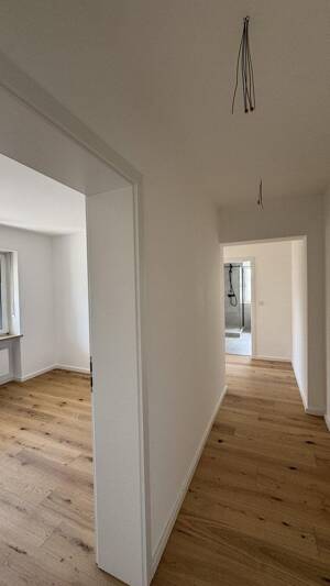 Komplett saniert: 3 Zimmer, Echtholzparkett, großer Balkon, Wärmempumpe - provisionsfrei – 85356 Freising – Vorschaubild 5