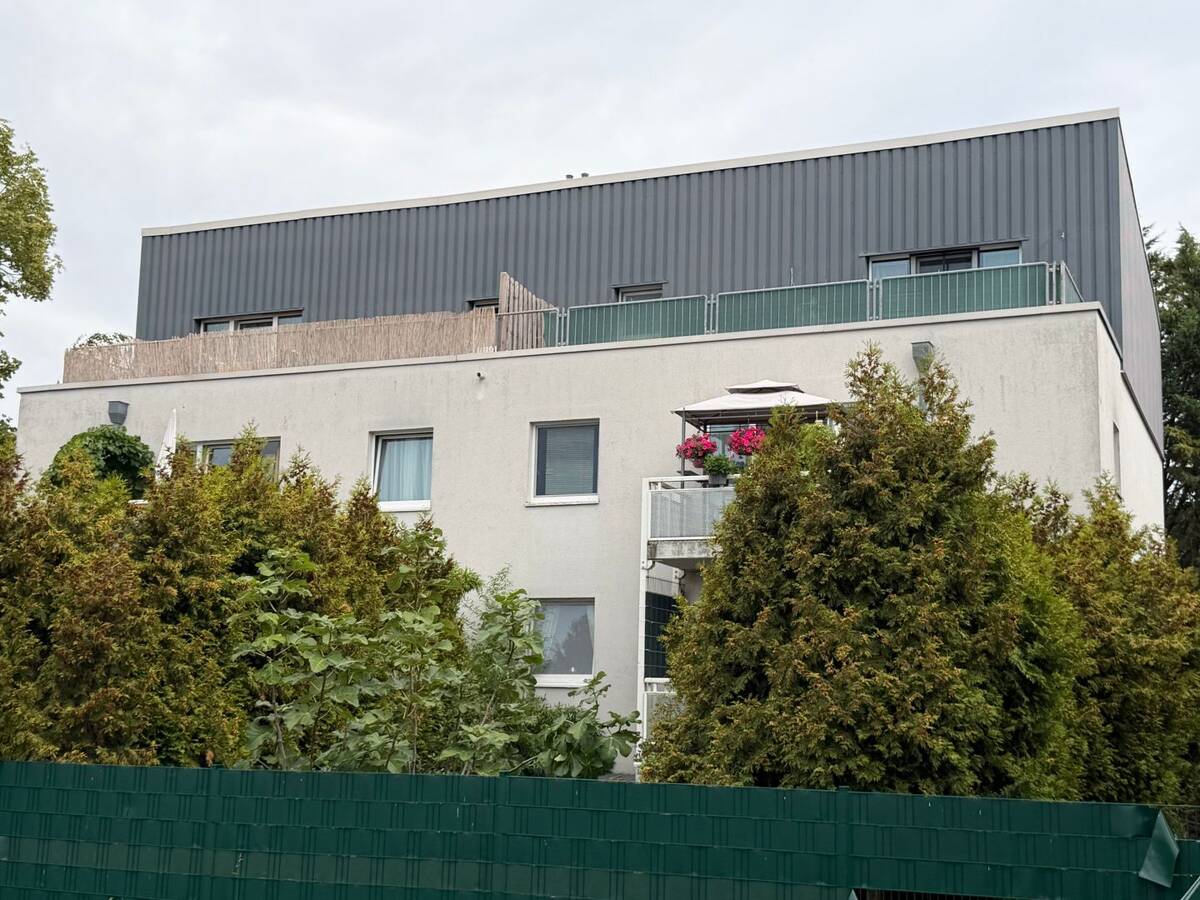 Renovierte und geräumige 4 Zimmer Wohnung in Sichtweite der Uni Düsseldorf! – 40225 Düsseldorf – Bild 1 von 9