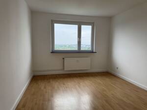 Moderne 3-Zimmer-Wohnung mit Balkon, Weitblick und Tiefgarage – 23560 Lübeck – Vorschaubild 3