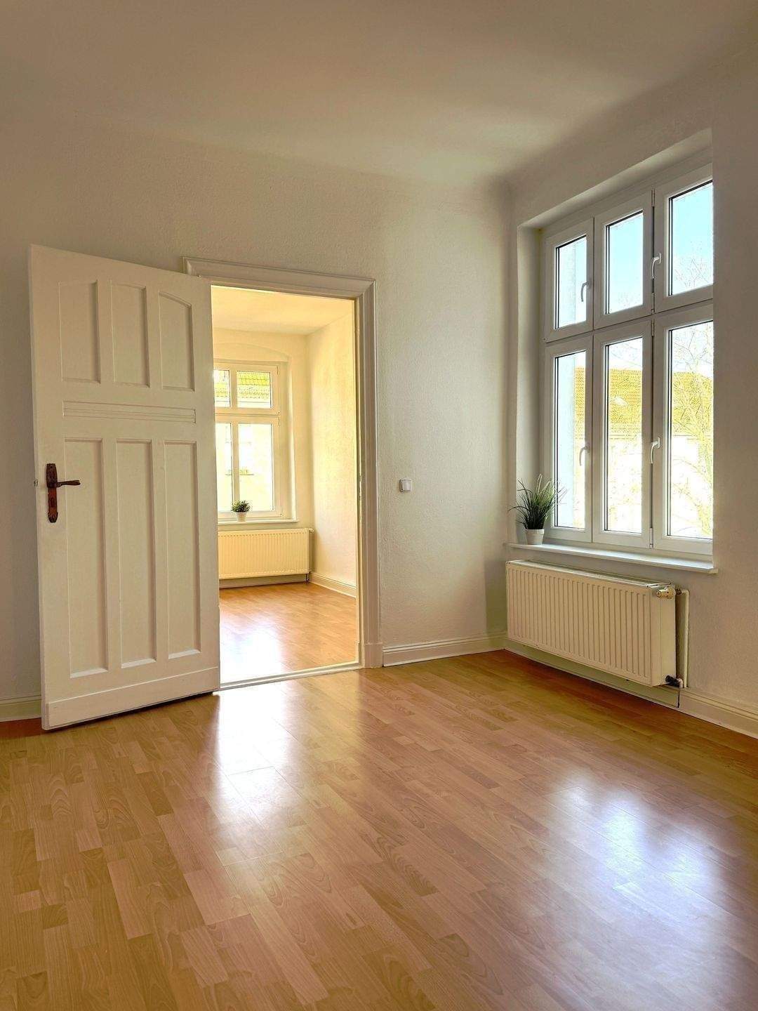 SEHR HELLE, FREIE WHG, MIT BLICK AUF D. WASSER, HELLE 3-4 ZIM-AB-WHG.+TOLLEM LOGGIA IN KÖPENICK – Berlin – Vorschaubild 2
