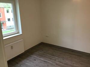 Renovierte 2,00-Zimmer-Erdgeschoss-Wohnung Nähe Kaufhof – 23564 Lübeck – Vorschaubild 3