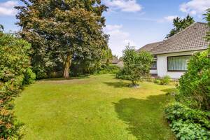 Bremen-Oberneuland: großzügiges freist. Einfamilienhaus mit 5 Zimmern, großem Grundstück und Garage – 28355 Bremen – Vorschaubild 3