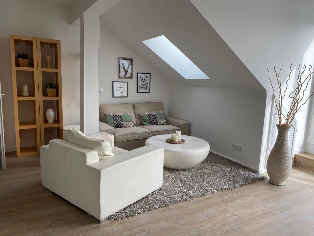 Wunderschöne und liebevoll 3 Zimmer Dachwohnung  in Düsseldorf