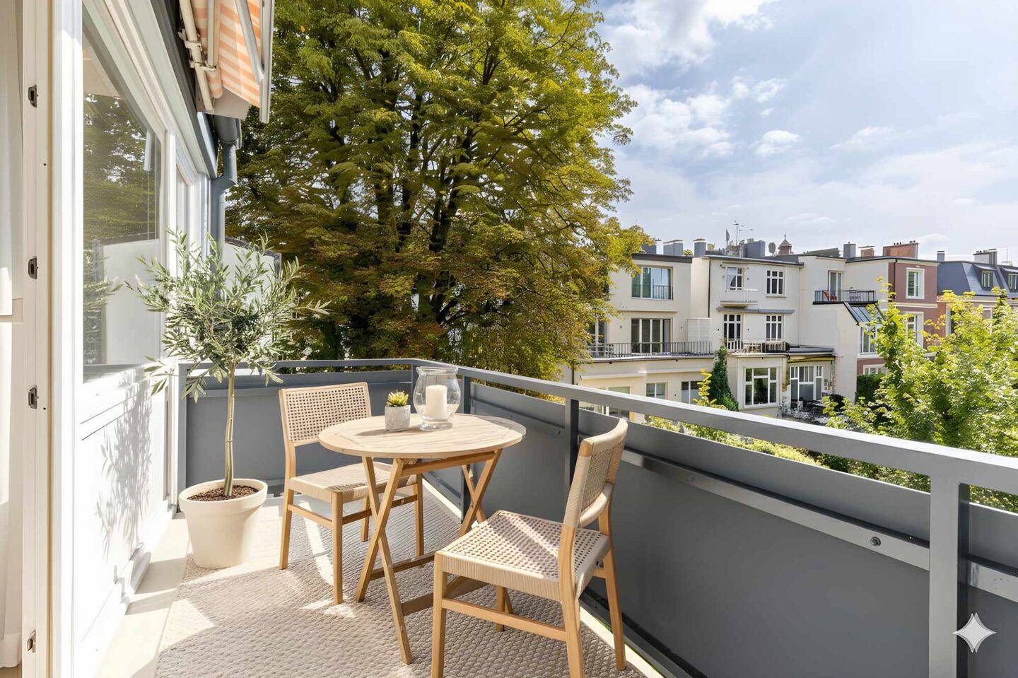 Sanierte 2-Zimmer-Wohnung mit Balkon - charmant wohnen Ecke Leinpfad in Winterhude – Hamburg – Vorschaubild 4
