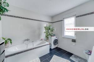 IMMOBERLIN.DE - Südgrundstück mit Bungalowarchitektur und Sonnenterrasse in rückwärtiger Lage – 12524 Berlin – Vorschaubild 4