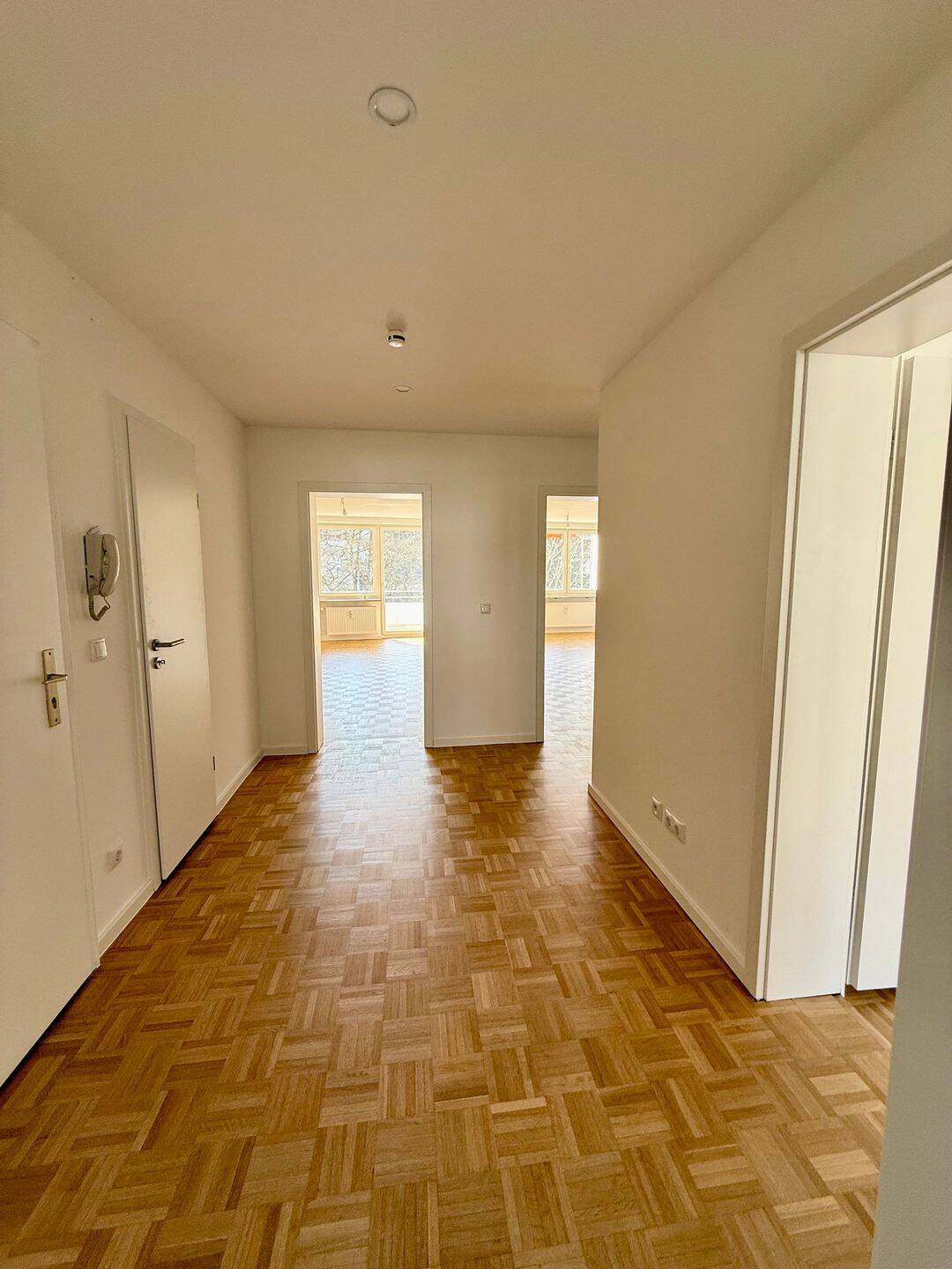 Erstbezug nach Kernsanierung: Helle 3-Zimmer-Wohnung mit Balkon & EBK in ruhiger Lage nahe U-Bahn – München – Vorschaubild 5