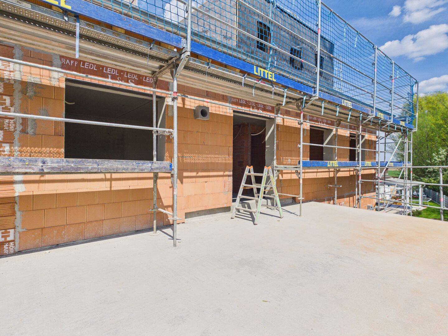 Traumhafte Wohnung mit XXL-Balkon, Blick ins Grüne, in ruhiger Lage am Ende einer Sackgasse! – Ingolstadt – Vorschaubild 2