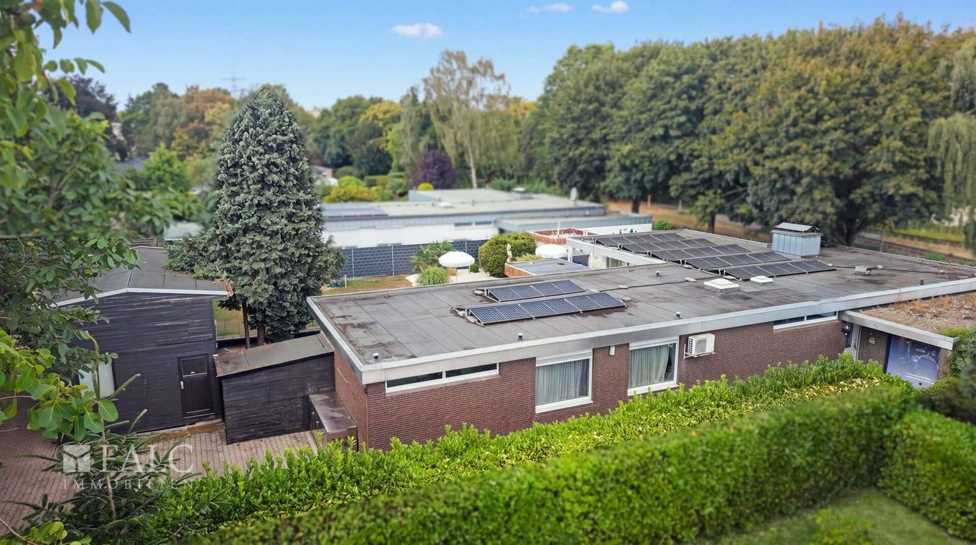 Haus in 47804 Krefeld mit 240 m² kaufen