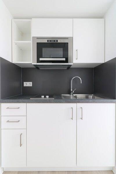 Stilvoll möblierte Etagenwohnung mit Balkon und modernem Ambiente zum Wohlfühlen – Düsseldorf – Vorschaubild 5
