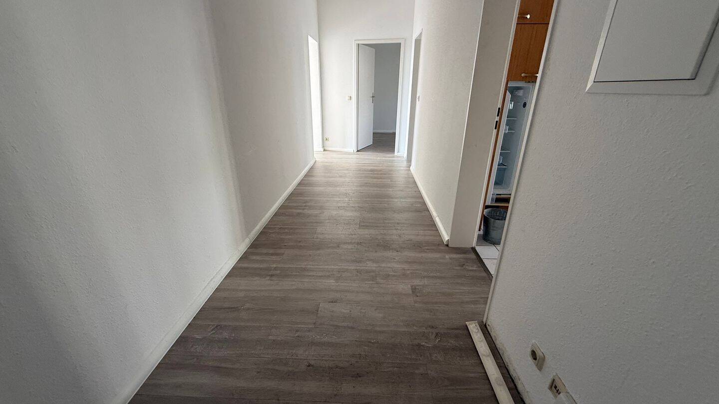 3. OG + Aufzug + großer Balkon + 2er-WG-gerecht ! – Chemnitz – Vorschaubild 3