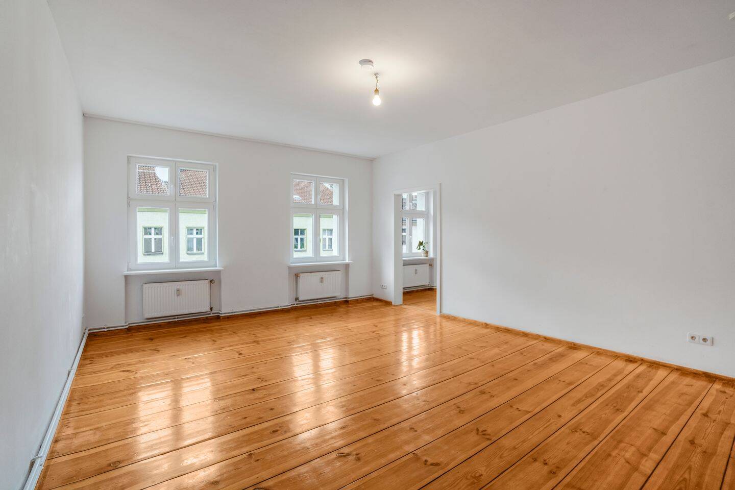 Historischer Charme trifft zeitgemäße Eleganz - 2-Zimmer-Altbau in Neukölln – Berlin – Vorschaubild 2
