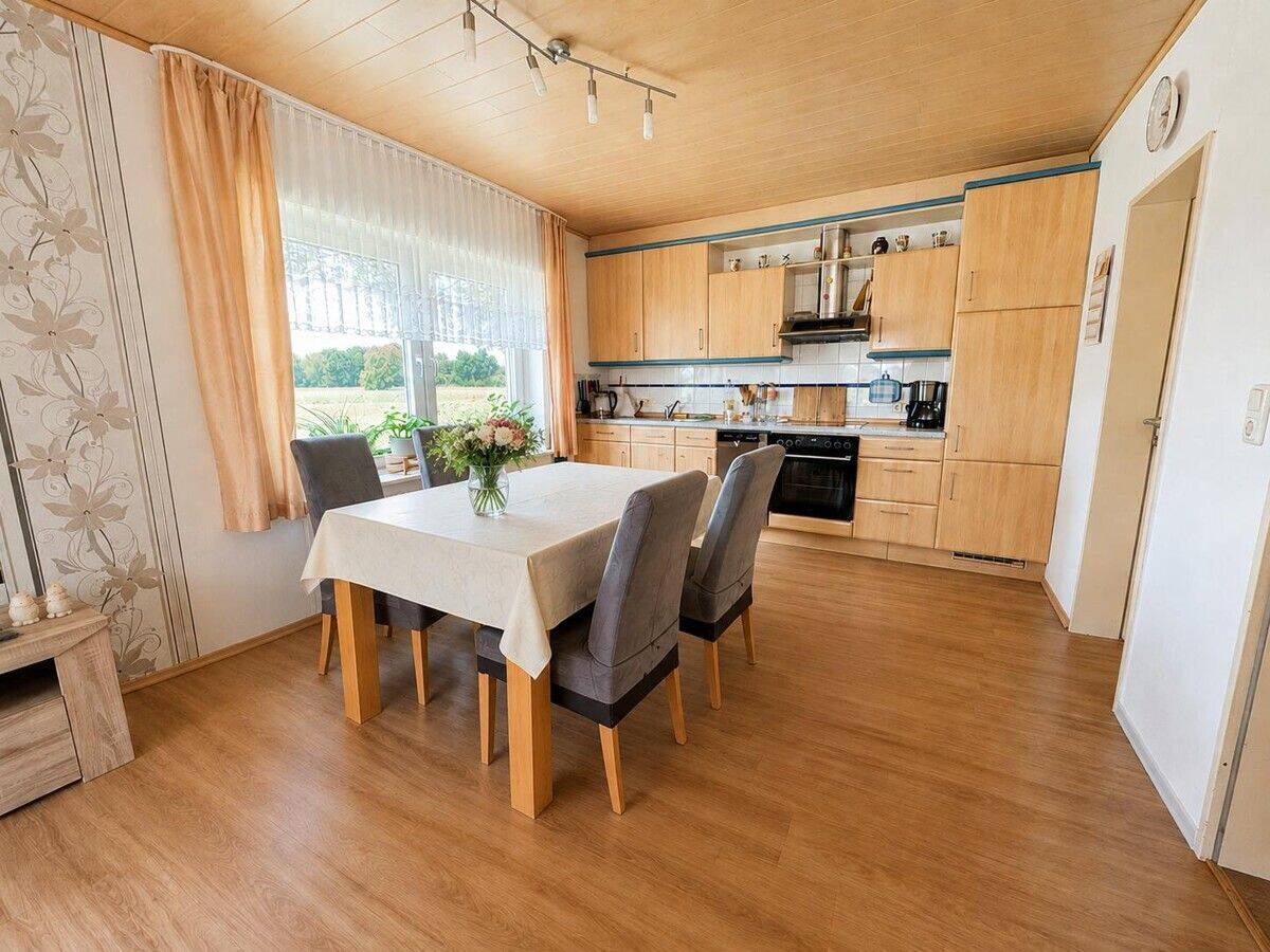 Wohnen im Grünen: Familienfreundliches Einfamilienhaus mit Garage – Ihlow – Vorschaubild 4