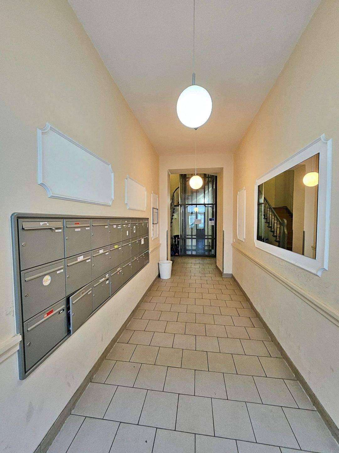 Sehr schöne helle 2 Zimmer Wohnung mit Balkon – Berlin – Vorschaubild 2