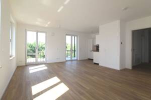 Großzügige 4 Zimmer mit EBK, 2 Bädern und großem Westbalkon!
