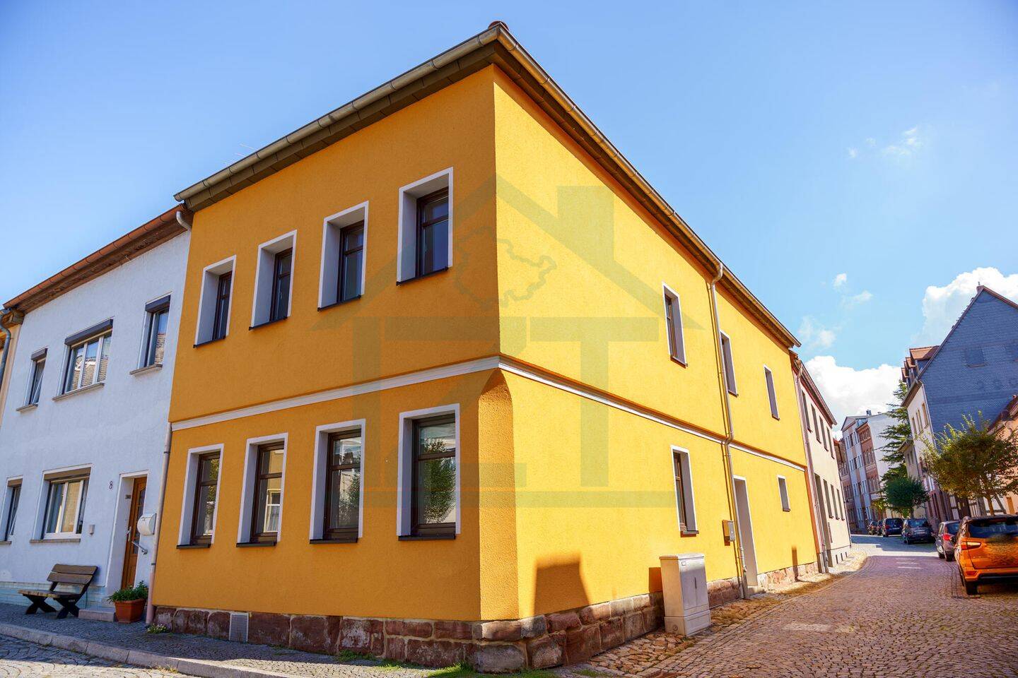 Eigenheim statt Miete! Charmantes Stadthaus mit Innenhof und Ausbaupotenzial – Bürgel – Bild 1 von 9