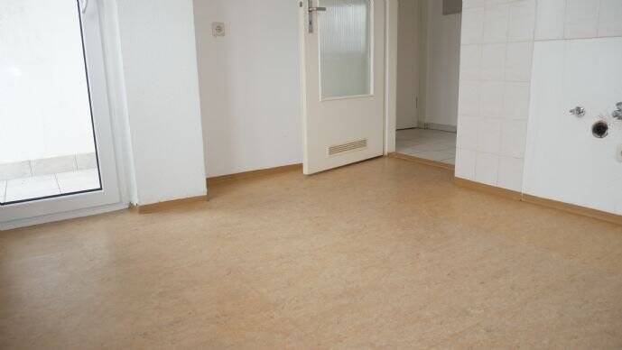 N-Glockenhof, zentrumsnah gelegene, gepflegte 2-ZW in tadellosem Renovierungszustand, mit schönem Balkon, 4.OG. ohne Aufzug!!! – Nürnberg – Vorschaubild 7