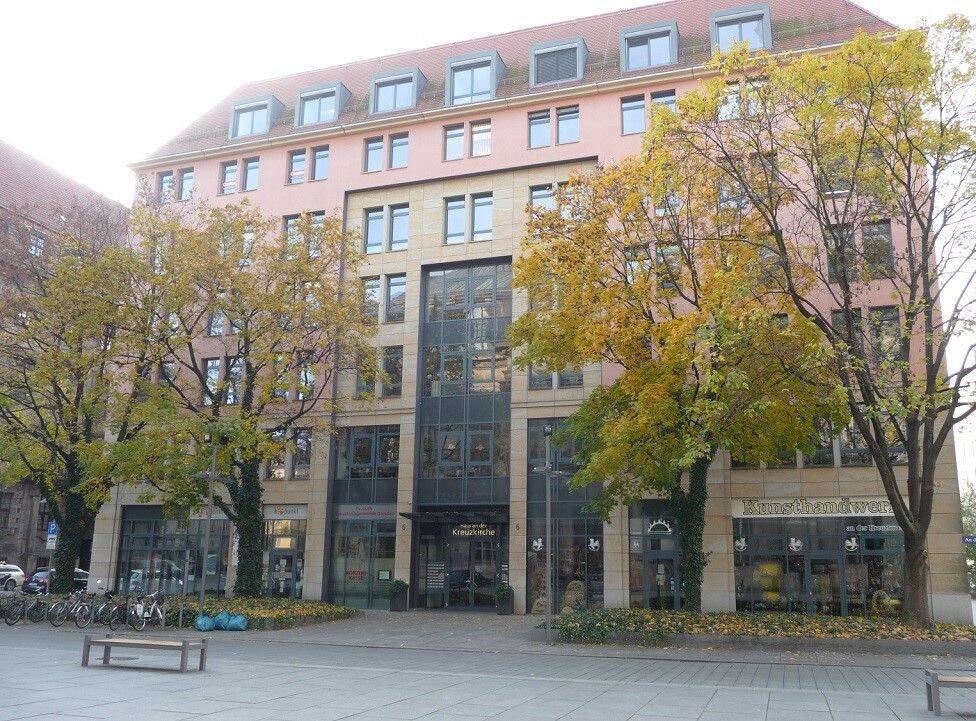 Tolle 4.RW. mit Dachterrasse, Gäste-Bad, TG. u.v.m. direkt an der Kreuzkirche zu vermieten!