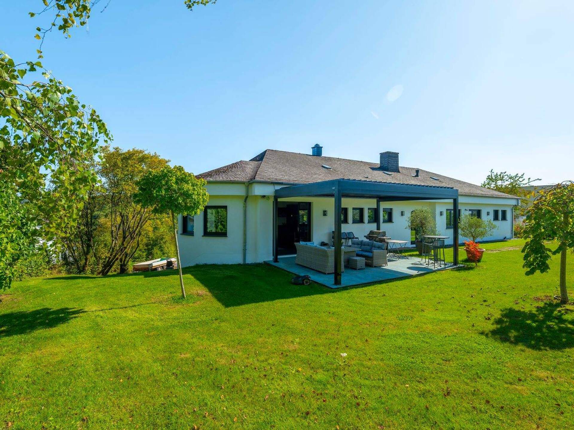 Villa in 54439 Saarburg mit 365 m² kaufen