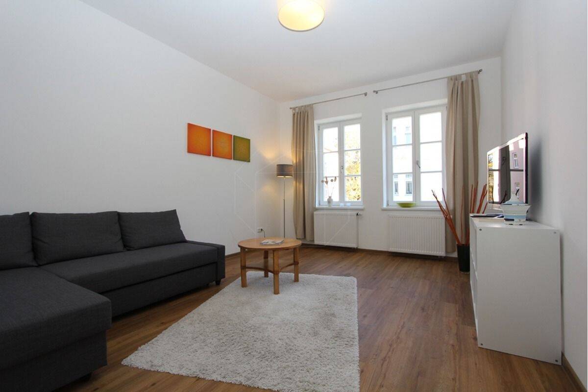 Befristet bis 31.08.27! Top 2 Zi.-Altbauwohnung mit Balkon in ruhiger Lage