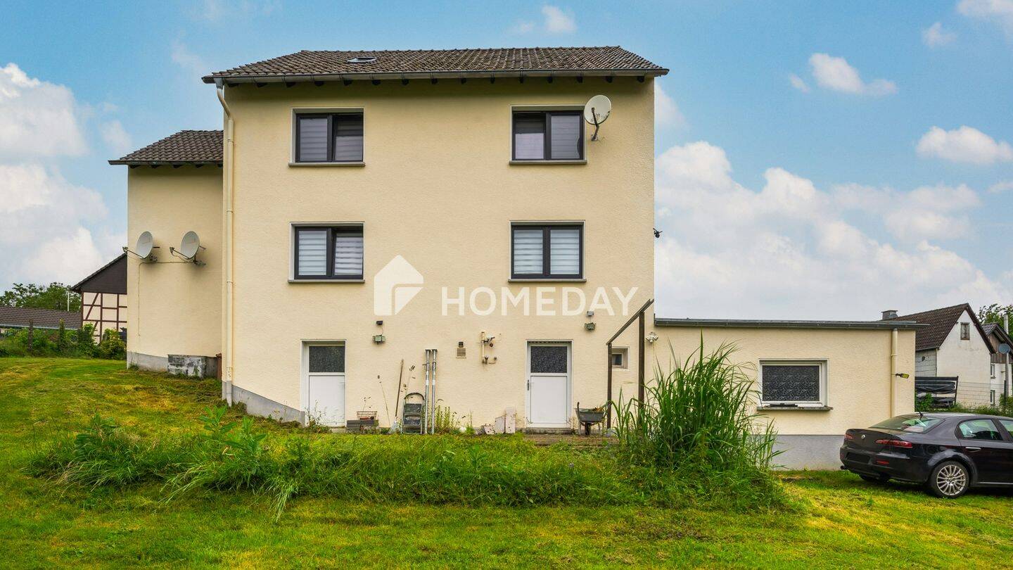 Großzügiges Zweifamilienhaus auf Traumgrundstück mit viel Platz und Potenzial – Ruppichteroth – Bild 1 von 9