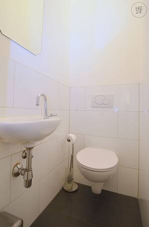 Schicke möblierte 2-Zimmer Altbau-Wohnung mit Balkon und Glasfaser in Wiesbaden Biebrich – 65203 Wiesbaden – Vorschaubild 5