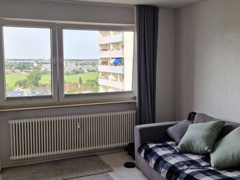 Teil-möblierte ​2-Zimmer-Wohnung mit Balkon und schöner Aussicht – Erlangen – Vorschaubild 3
