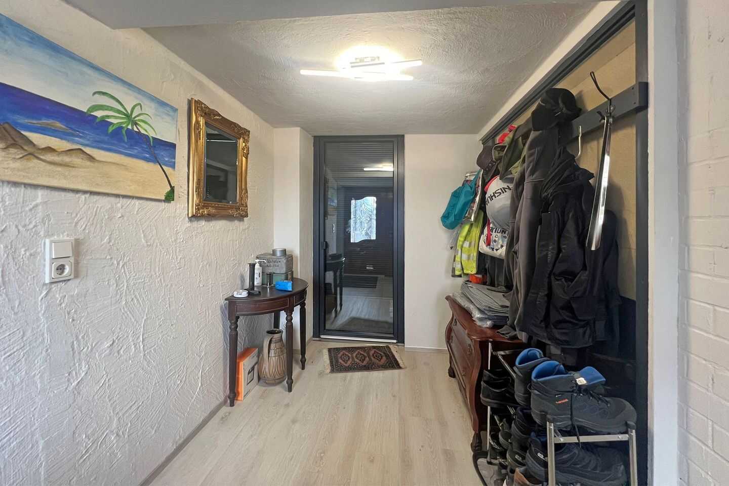 Renoviertes EFH mit neuwertiger Doppelgarage in idyllischer Wohnsiedlung nahe des Klosters – Hermeskeil – Vorschaubild 2