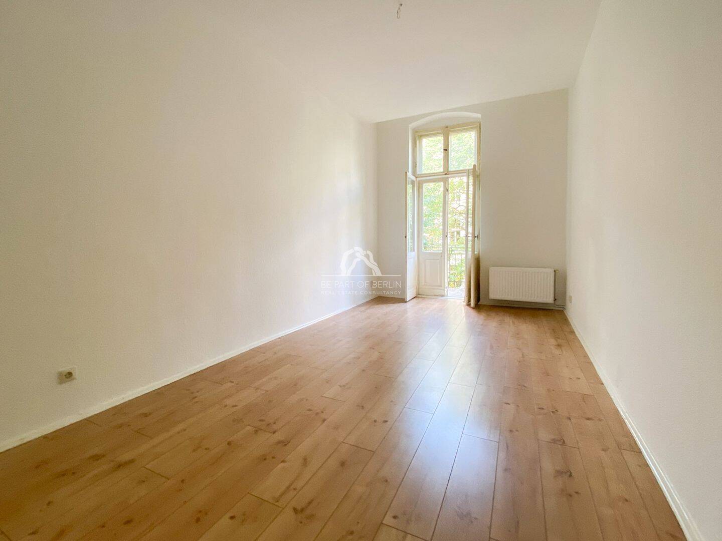 PROVISIONSFREI | ZWEI ZIMMER IN REPRÄSENATIVEM ALTBAU MIT BALKON IM SAMARITERKIEZ | – Berlin – Vorschaubild 2