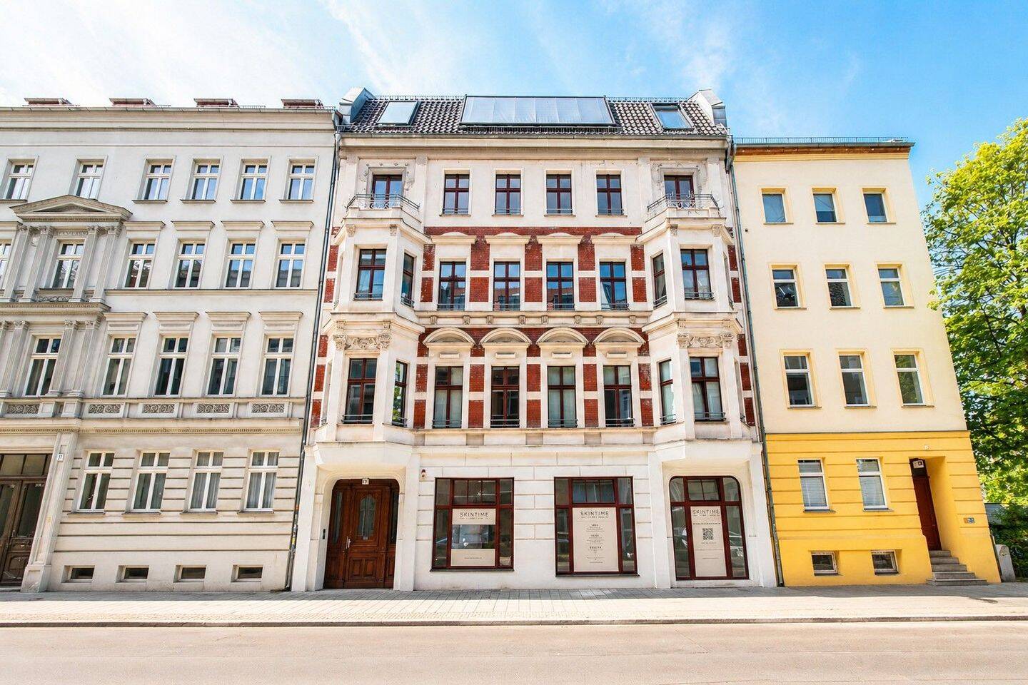 Historical charm meets modern living - exclusive apartment in an old building in the Scheunenviertel – Berlin – Vorschaubild 2