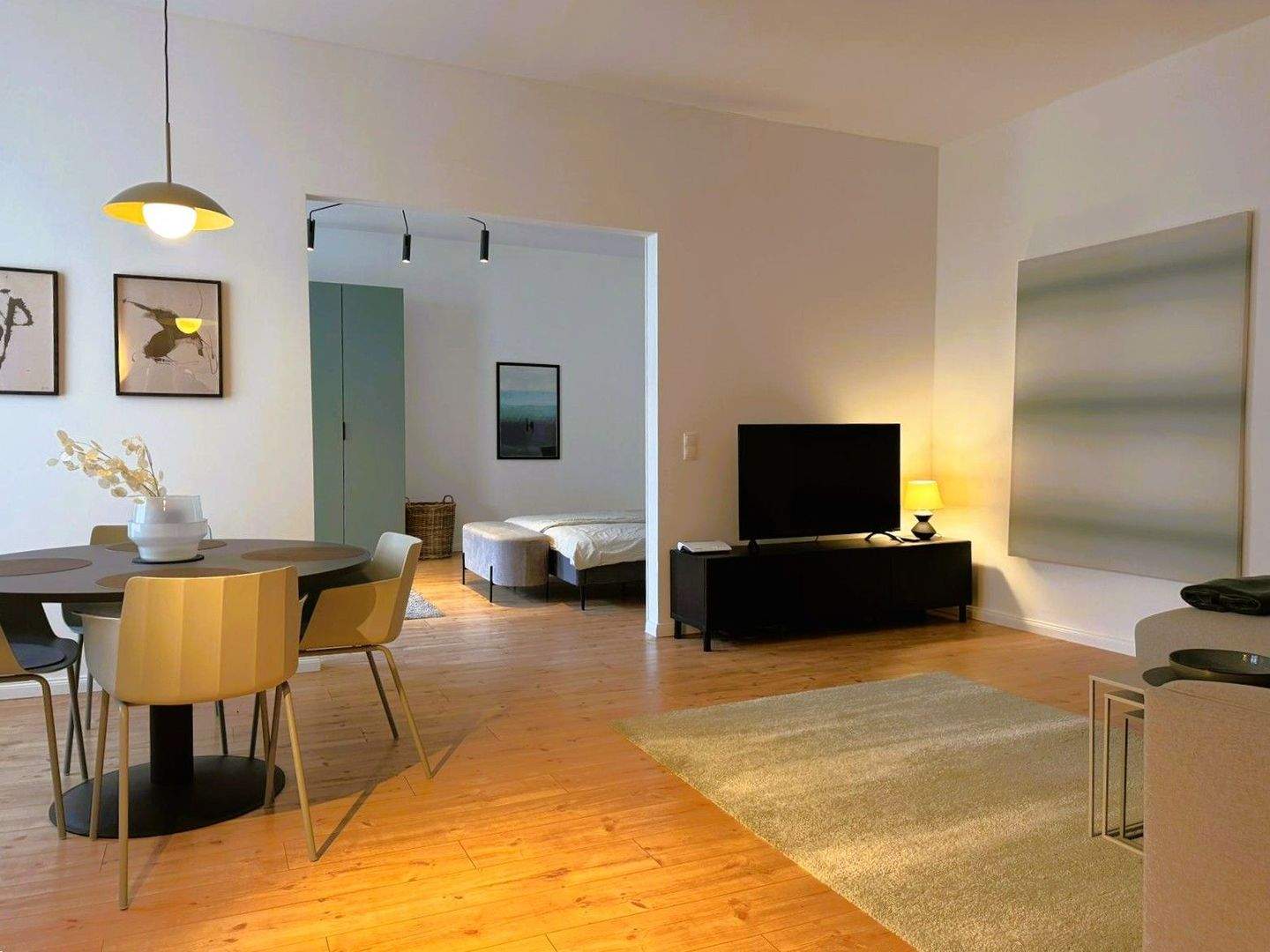 Sofort einziehen! Großzügige 2-Zimmer-Wohnung voll ausgestattet und modern eingerichtet – Berlin – Vorschaubild 3