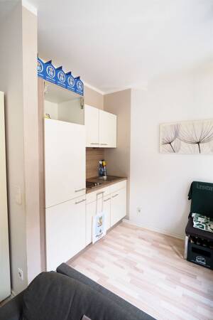 Moderne und gemütliche sowie teilmöblierte 1- Zimmerwohnung mit Außenstellplatz - attraktive Kapitalanlage – 90762 Fürth – Vorschaubild 2