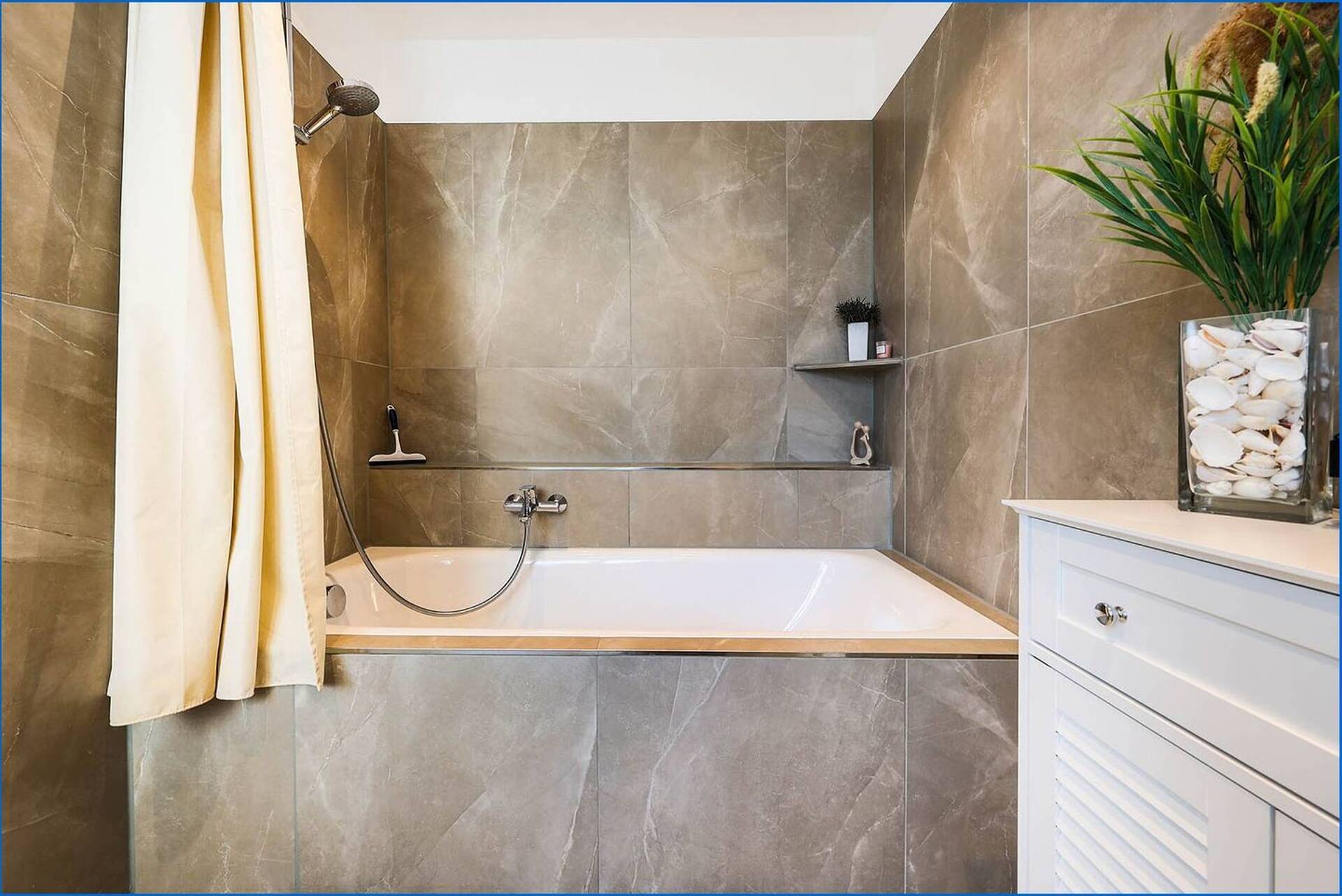 Terrassenwohnung in 78315 Radolfzell am Bodensee mit 185 m² kaufen