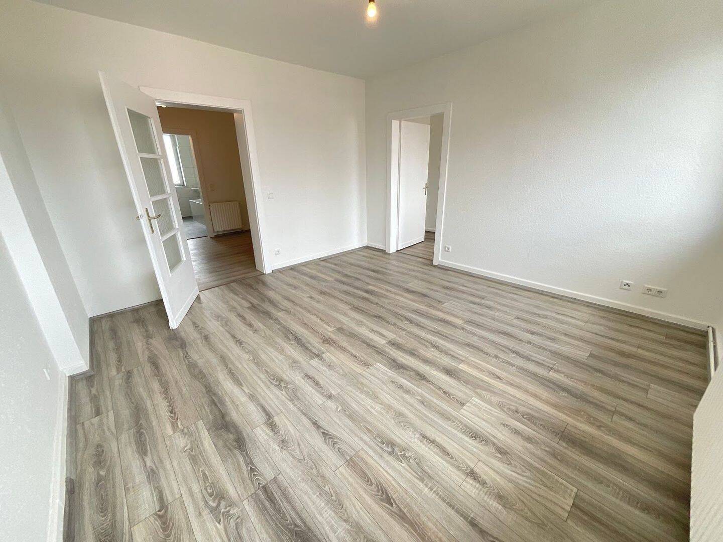 Frisch renovierte 3 Zimmerwohnung mit eigenem Garten – Krefeld – Vorschaubild 2