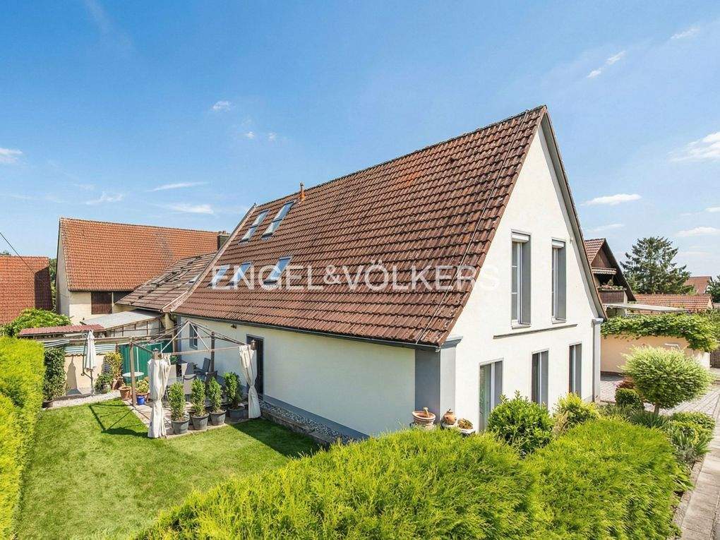 Landliebe trifft Wohnkomfort – Doppelhaushälfte mit Entwicklungspotenzial – Höchstadt an der Aisch – Bild 1 von 6