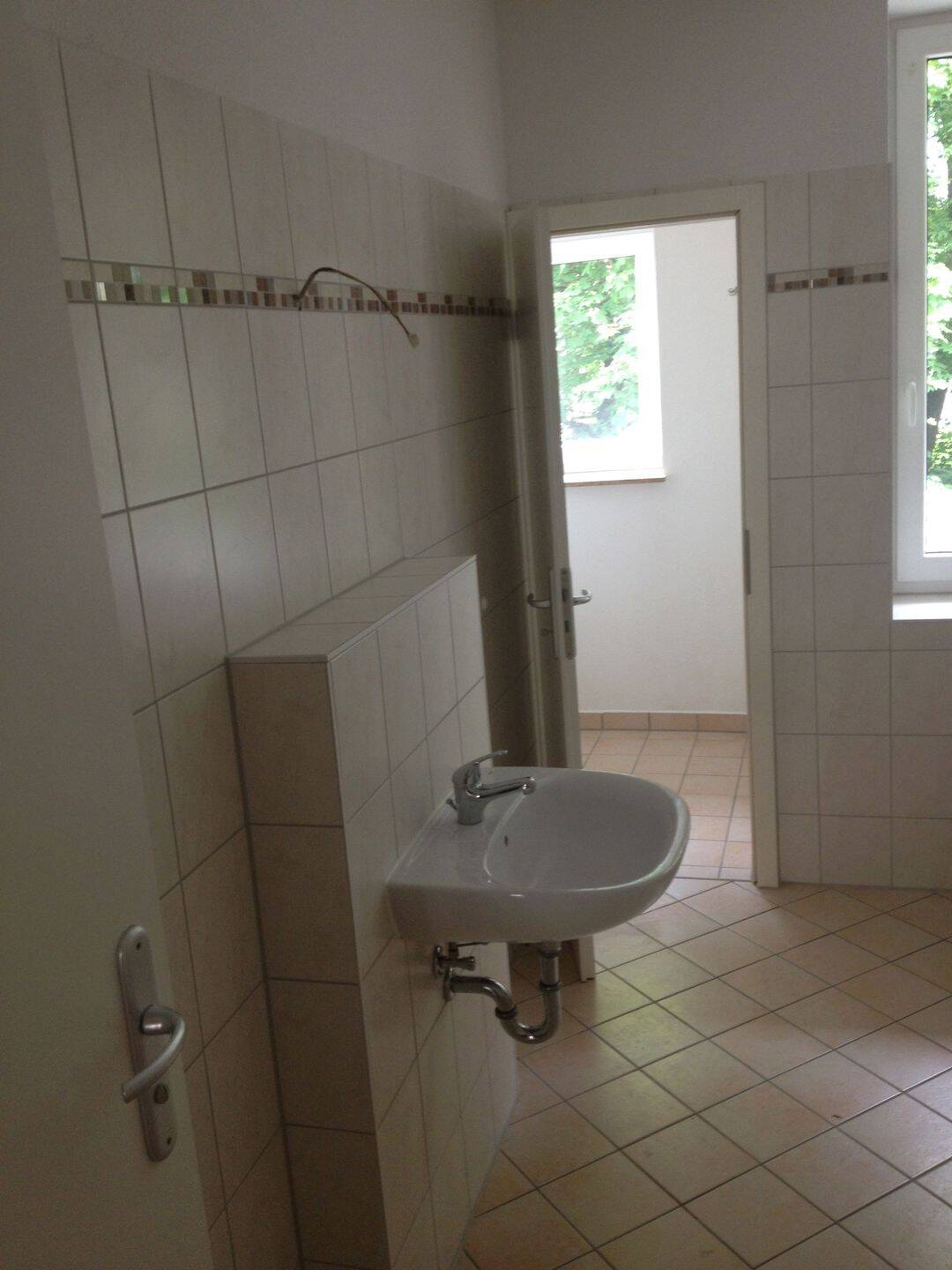 2-Raum, Einbauküche, Balkon, perfekt für WG, nahe Uni – Chemnitz – Vorschaubild 4
