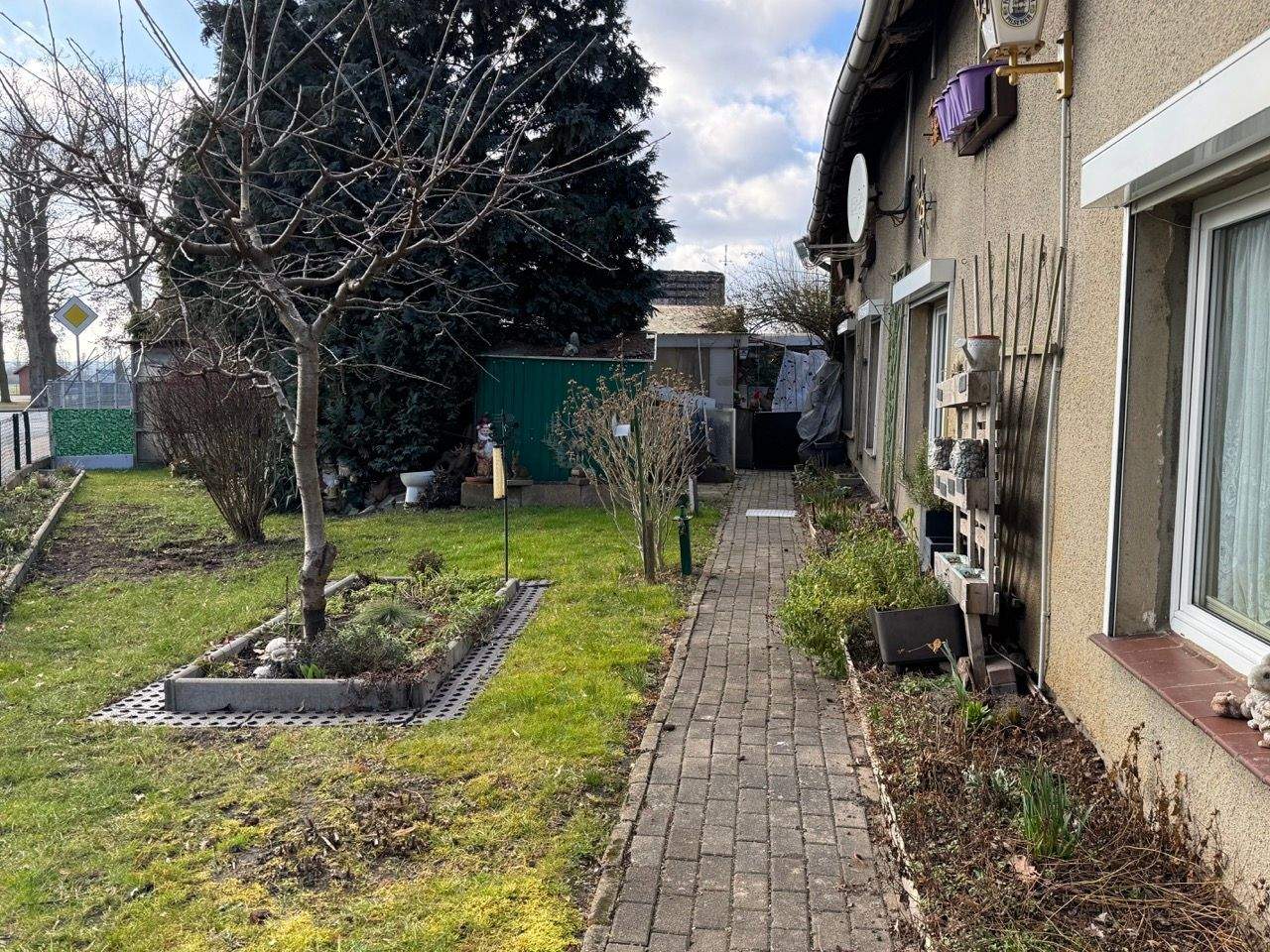 Viel Platz für Ihre Wohnträume – Zweifamilienhaus mit großem Garten in Prislich – Prislich – Bild 1 von 9