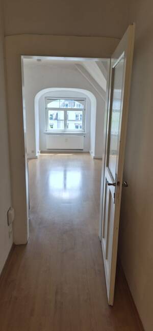 1 Zimmerapartment für Single im Dachgeschoß in historischer Villa am Wasaplatz – 1219 Dresden – Vorschaubild 6