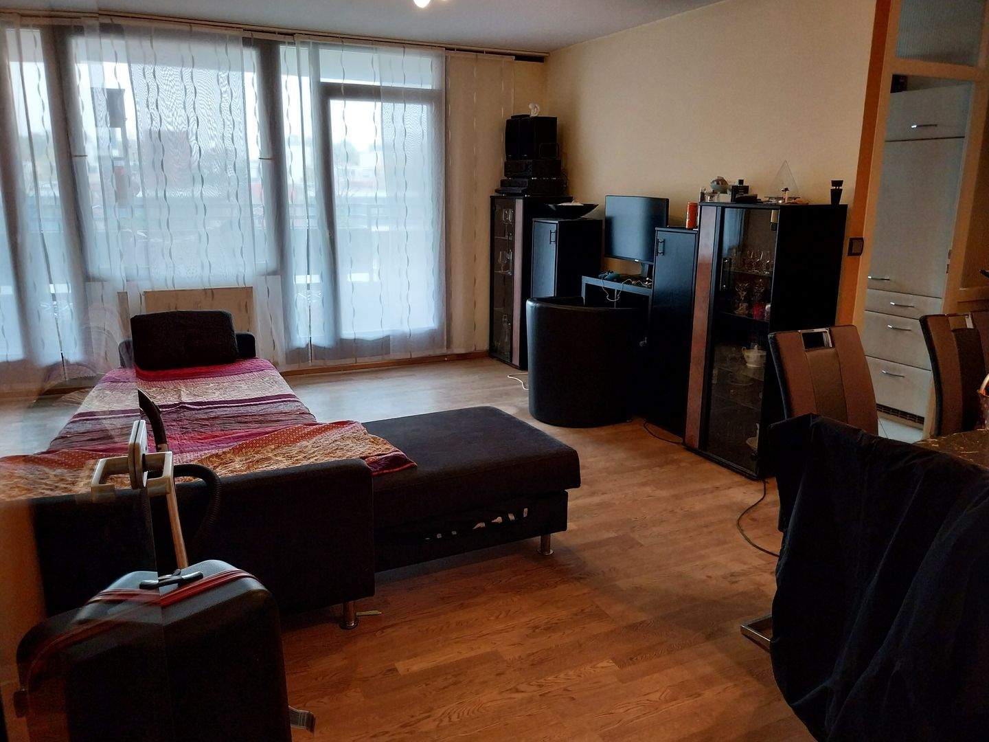 Freundliche, möblierte 2 Zimmer Wohnung mit Loggia in grüner Umgebung – Nürnberg – Bild 1 von 9
