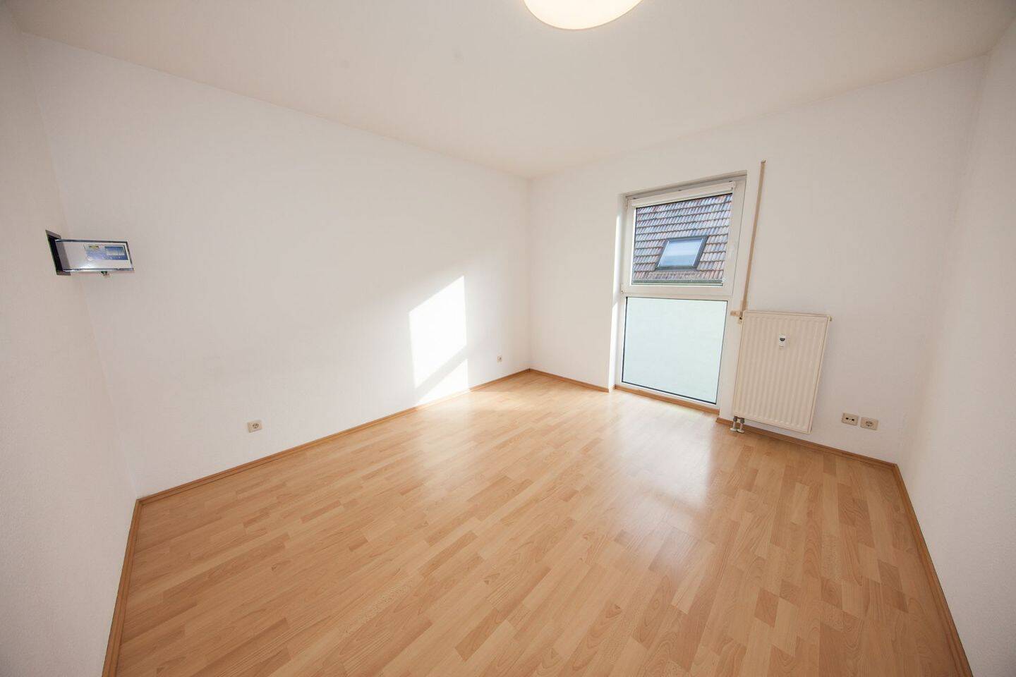 Helle und großzügige 2-Zimmer Eigentumswohnung! Großer Balkon + 2 x Kfz-Stellplatz! – Neuhofen – Vorschaubild 7