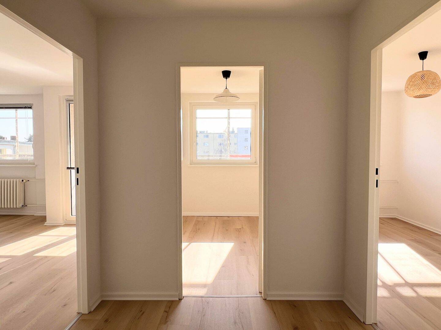 Bezugsfreie + käuferprov.freie 2-Zi.-Whg. mit Balkon + Aufzug in SPANDAU + 2025 teilsaniert + Garage – Berlin – Vorschaubild 3