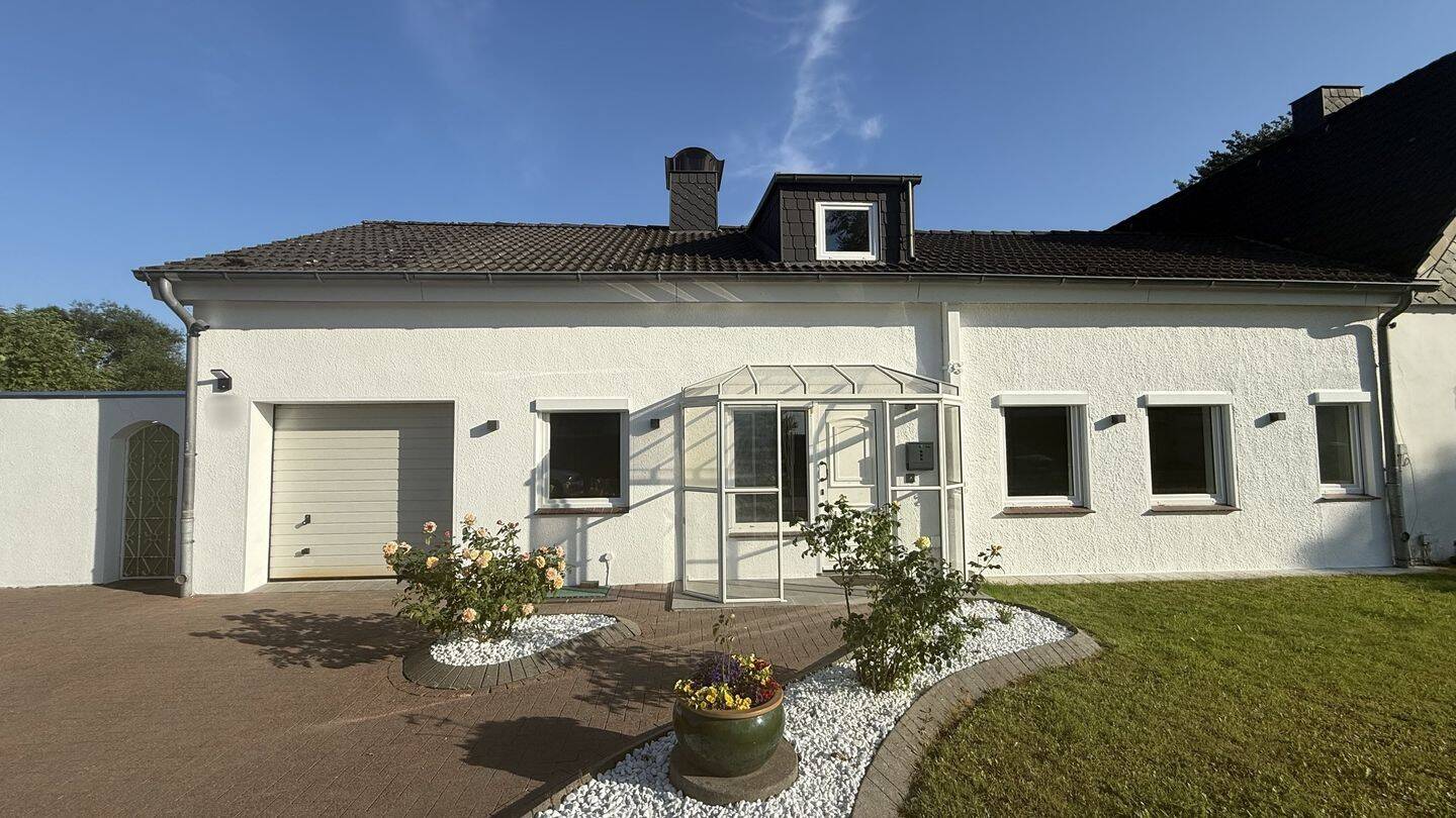 Modernisiertes Haus mit gr. Wintergarten