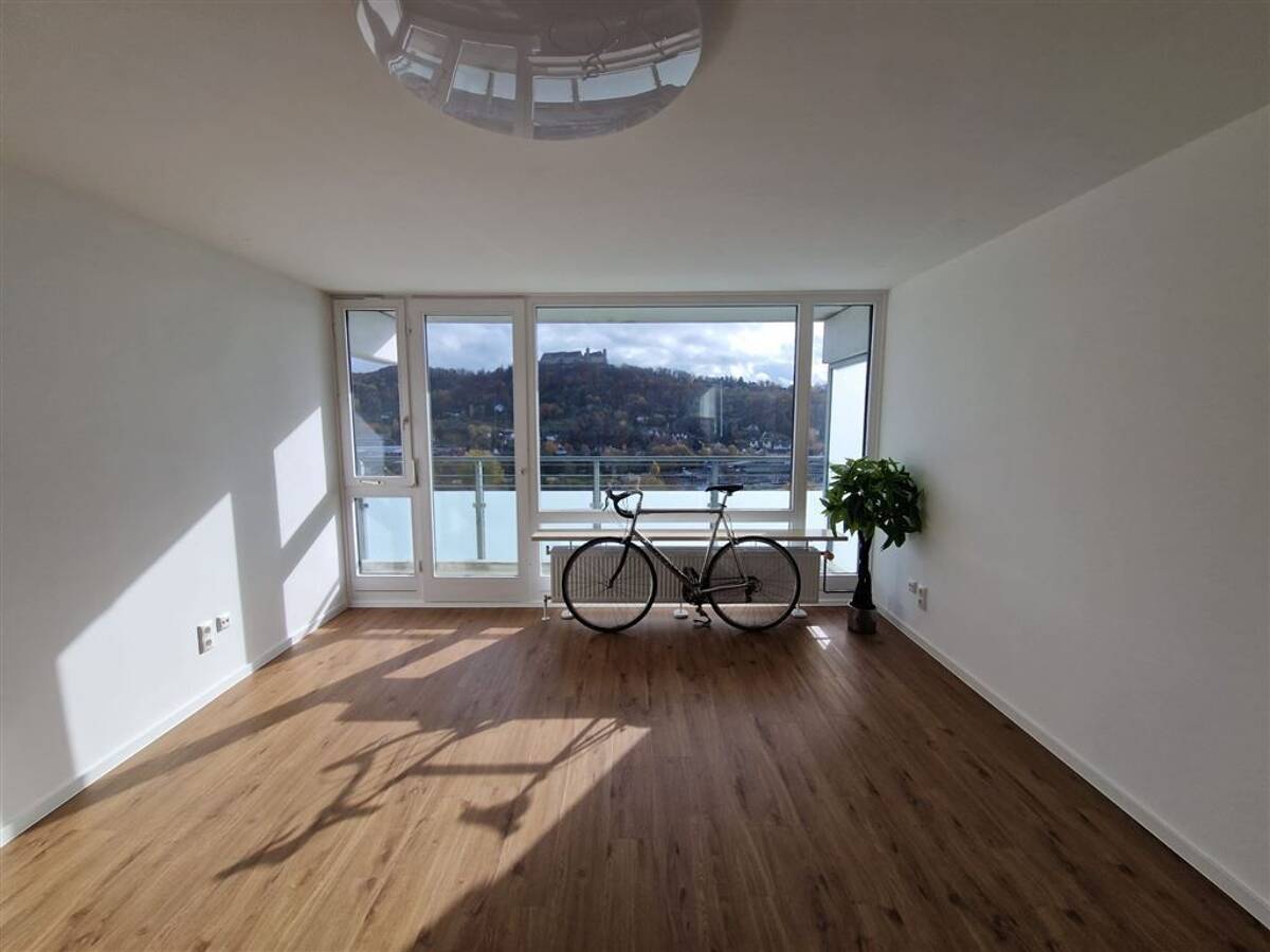 CO-City ** wirklich über den Dächern von CO ** EBK ** neu renoviert – 96450 Coburg – Bild 1 von 9